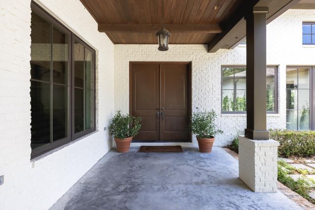 9 N Sunset Blvd, Gulf Breeze, FL 32561