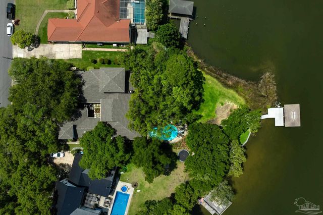 9 N Sunset Blvd, Gulf Breeze, FL 32561