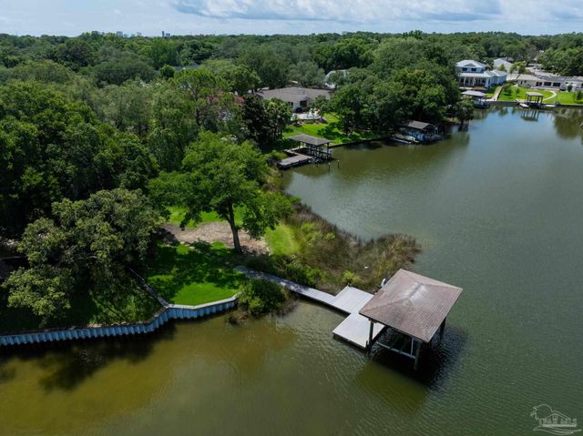 9 N Sunset Blvd, Gulf Breeze, FL 32561