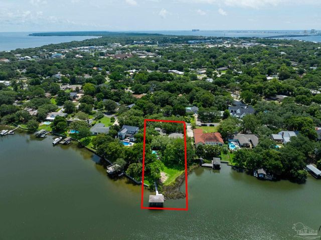 9 N Sunset Blvd, Gulf Breeze, FL 32561
