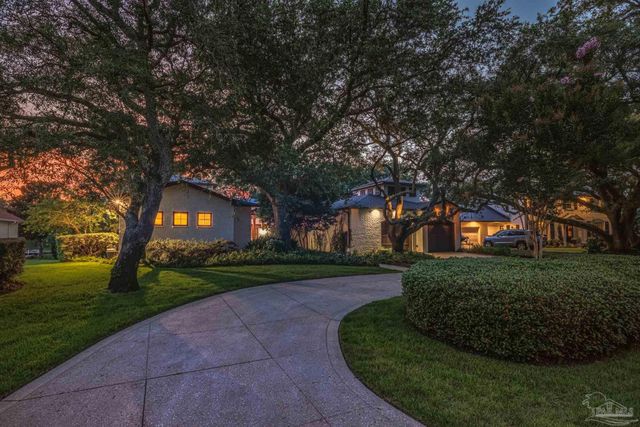 9 N Sunset Blvd, Gulf Breeze, FL 32561