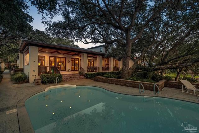 9 N Sunset Blvd, Gulf Breeze, FL 32561