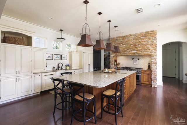 9 N Sunset Blvd, Gulf Breeze, FL 32561