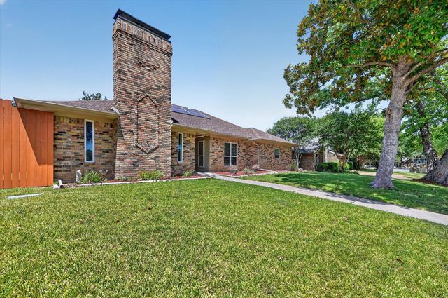 1905 Country Club Drive, Plano, TX 75074