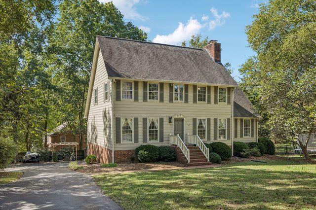 2500 Country Club Ln, Columbia, TN 38401