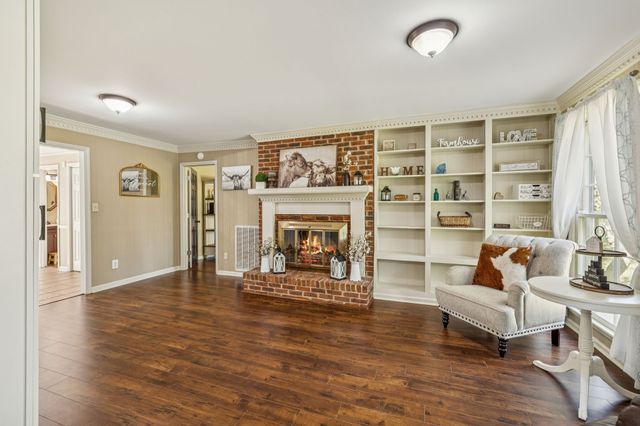 2500 Country Club Ln, Columbia, TN 38401