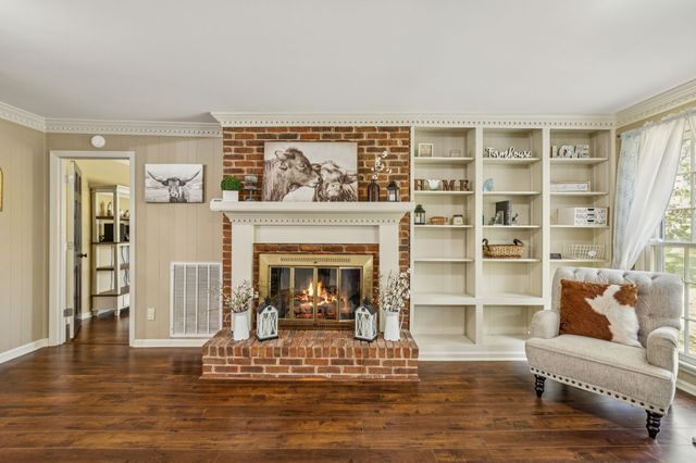 2500 Country Club Ln, Columbia, TN 38401