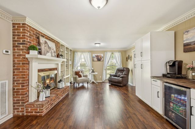 2500 Country Club Ln, Columbia, TN 38401