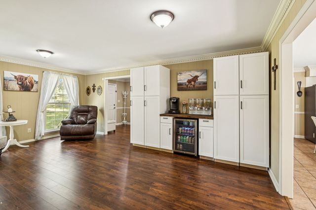 2500 Country Club Ln, Columbia, TN 38401