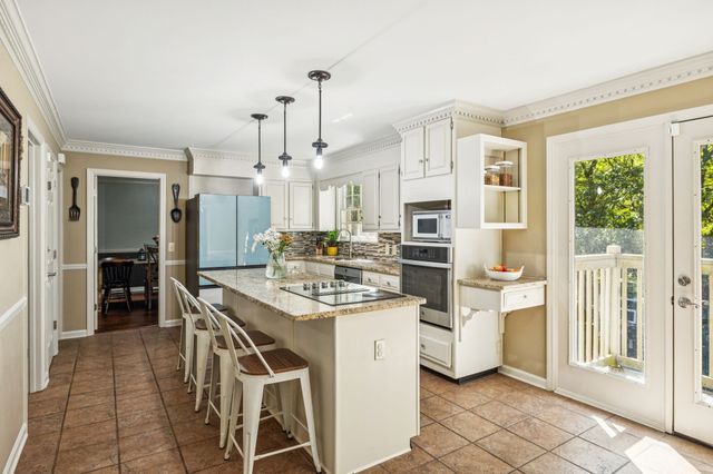 2500 Country Club Ln, Columbia, TN 38401