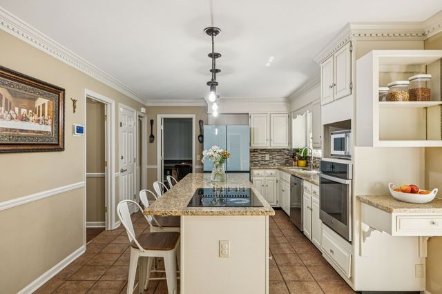 2500 Country Club Ln, Columbia, TN 38401