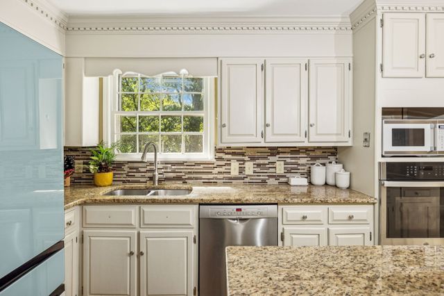 2500 Country Club Ln, Columbia, TN 38401