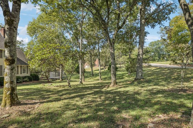 2500 Country Club Ln, Columbia, TN 38401