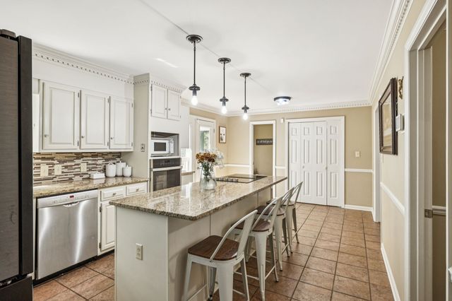 2500 Country Club Ln, Columbia, TN 38401