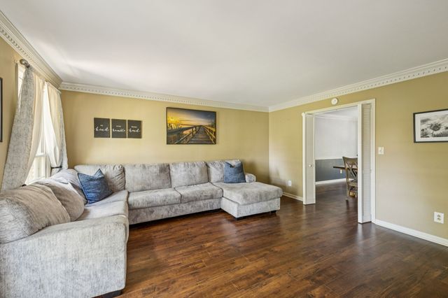 2500 Country Club Ln, Columbia, TN 38401