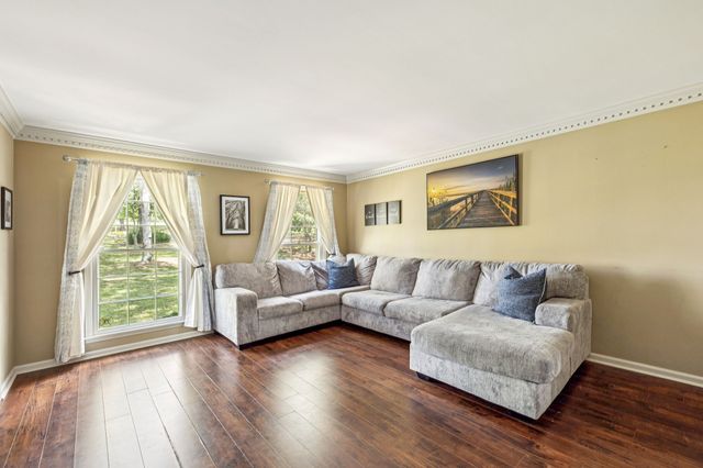 2500 Country Club Ln, Columbia, TN 38401