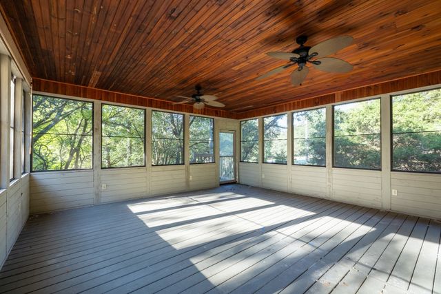 2500 Country Club Ln, Columbia, TN 38401