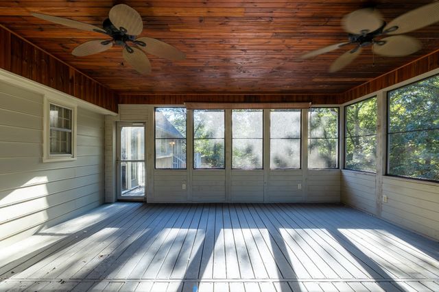 2500 Country Club Ln, Columbia, TN 38401