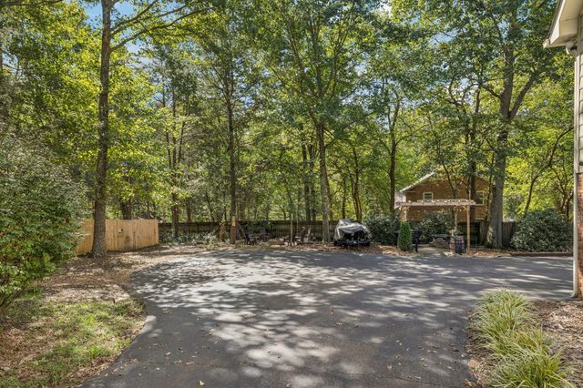 2500 Country Club Ln, Columbia, TN 38401