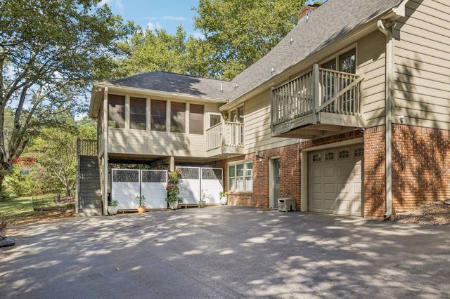 2500 Country Club Ln, Columbia, TN 38401