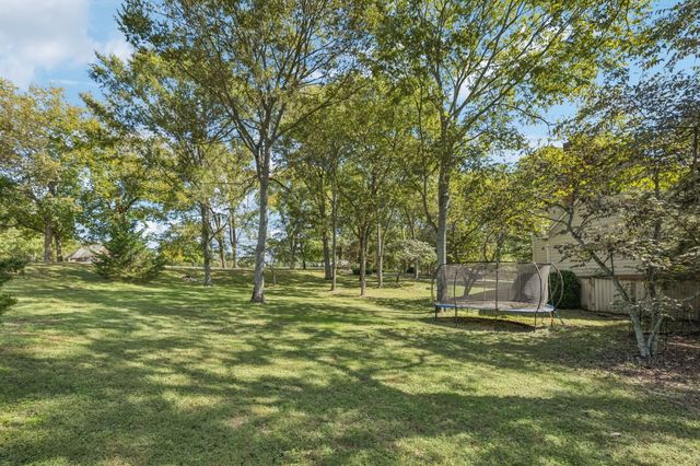 2500 Country Club Ln, Columbia, TN 38401