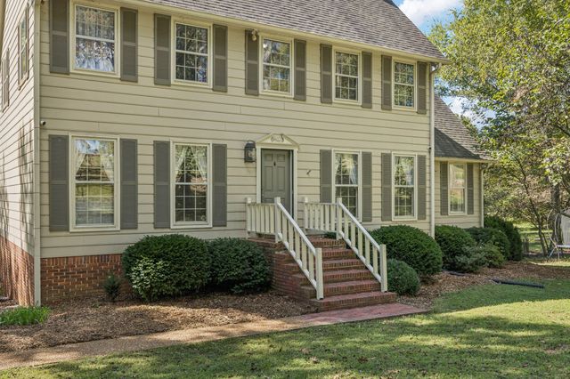 2500 Country Club Ln, Columbia, TN 38401