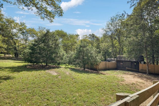 2500 Country Club Ln, Columbia, TN 38401