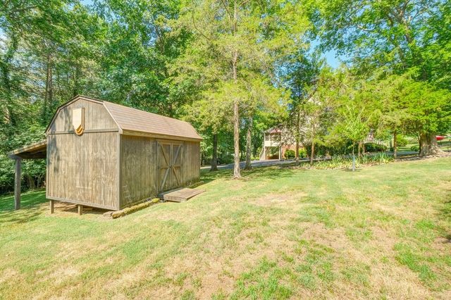 2500 Country Club Ln, Columbia, TN 38401