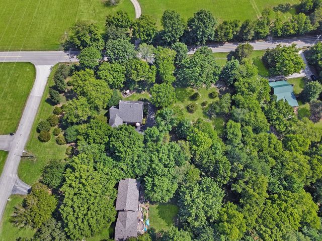 2500 Country Club Ln, Columbia, TN 38401