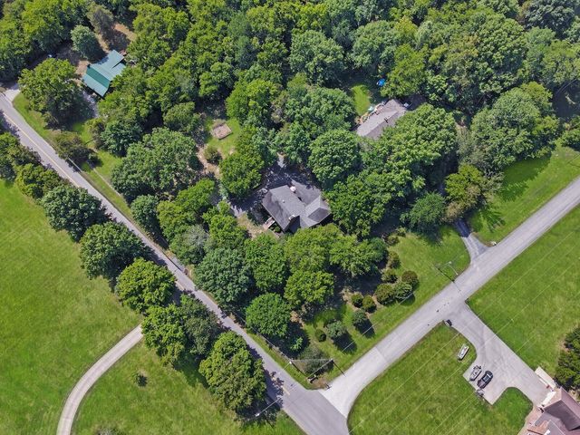 2500 Country Club Ln, Columbia, TN 38401