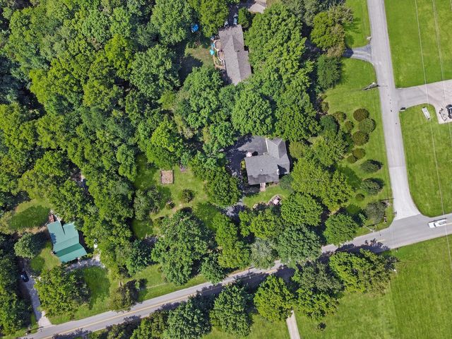 2500 Country Club Ln, Columbia, TN 38401