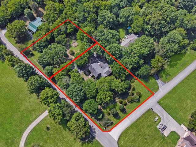 2500 Country Club Ln, Columbia, TN 38401