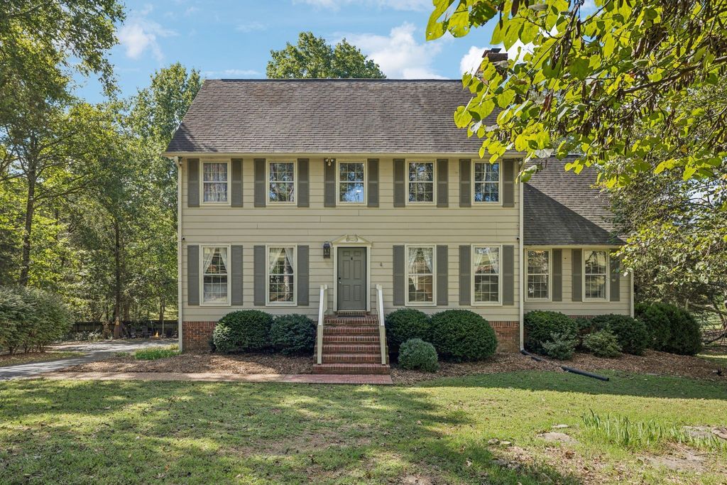 2500 Country Club Ln, Columbia, TN 38401