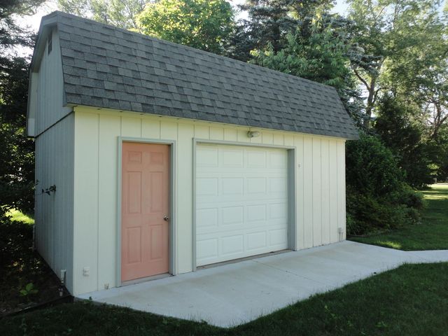 8711 Riverbend Drive, Geneva Twp, MI 49090