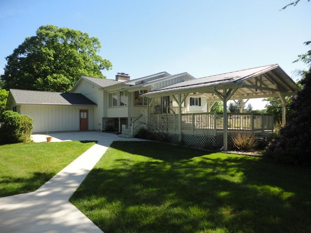 8711 Riverbend Drive, Geneva Twp, MI 49090