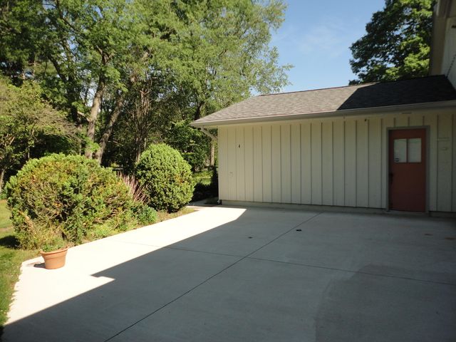 8711 Riverbend Drive, Geneva Twp, MI 49090