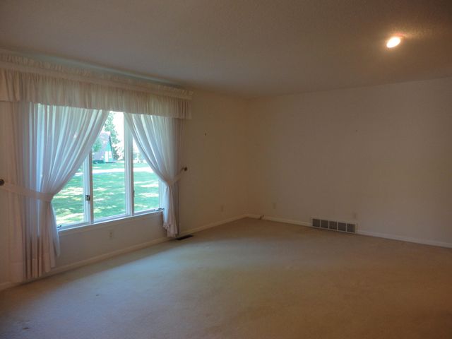 8711 Riverbend Drive, Geneva Twp, MI 49090