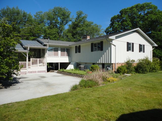 8711 Riverbend Drive, Geneva Twp, MI 49090