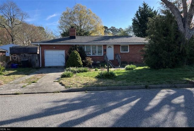 78 Ferguson LN, Newport News, VA 23601