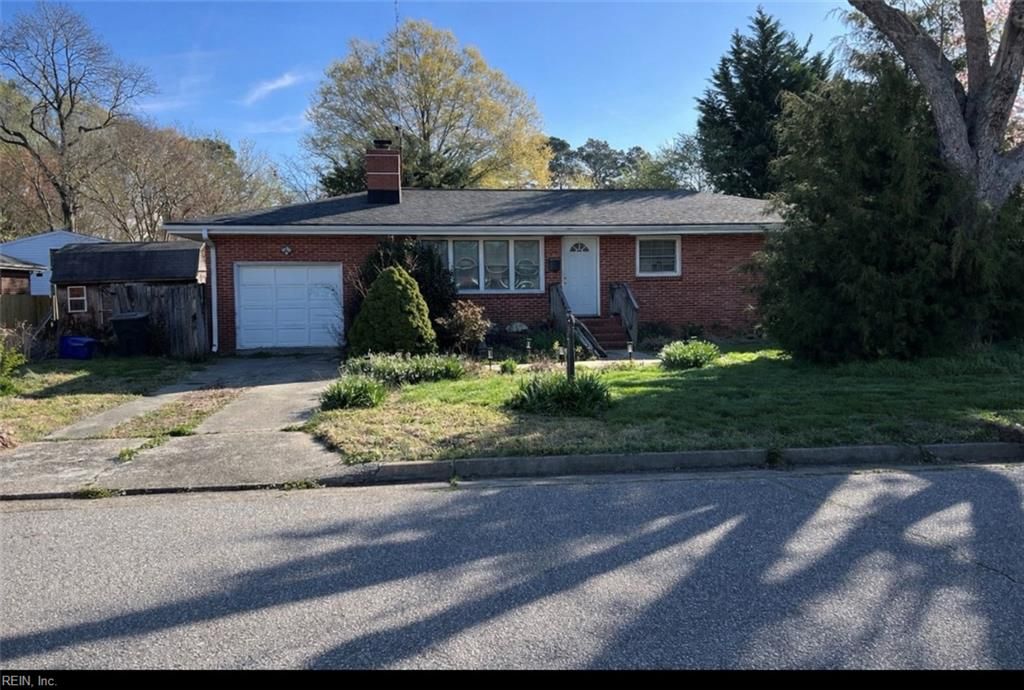 78 Ferguson LN, Newport News, VA 23601