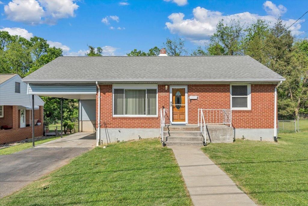 NW 2715 Mountainaire AVE, Roanoke, VA 24017