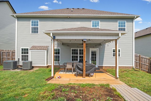 1533 Kestrel Dr, Clarksville, TN 37040