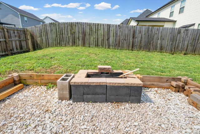 1533 Kestrel Dr, Clarksville, TN 37040