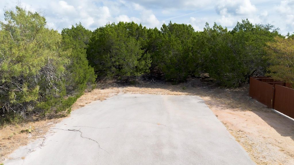 20701 Oak GLN, Lago Vista, TX 78645