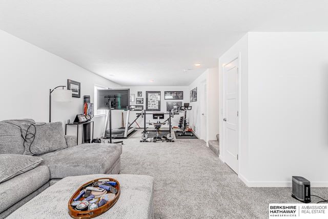 5314 Sheridan Road, Papillion, NE 68133