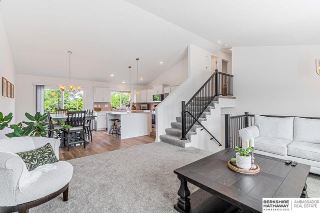 5314 Sheridan Road, Papillion, NE 68133