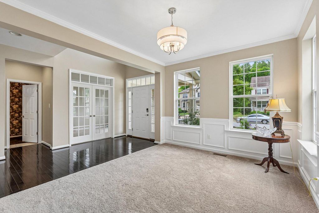 Image 2 of property listing at 9777 LEIGHLAND CT, Waldorf, MD 20603