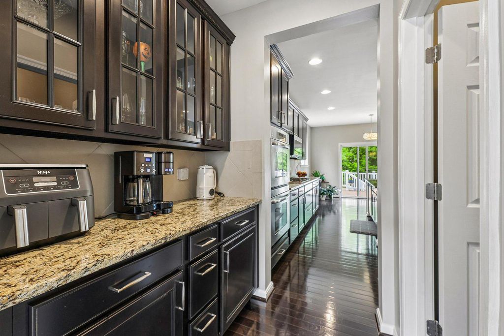 Image 11 of property listing at 9777 LEIGHLAND CT, Waldorf, MD 20603