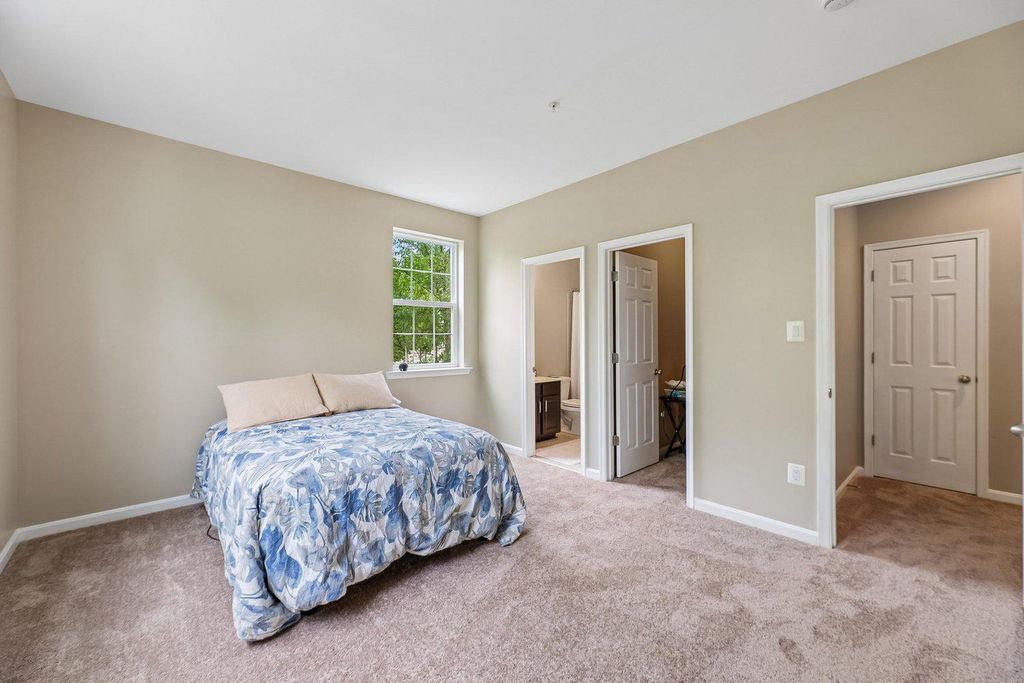 Image 16 of property listing at 9777 LEIGHLAND CT, Waldorf, MD 20603