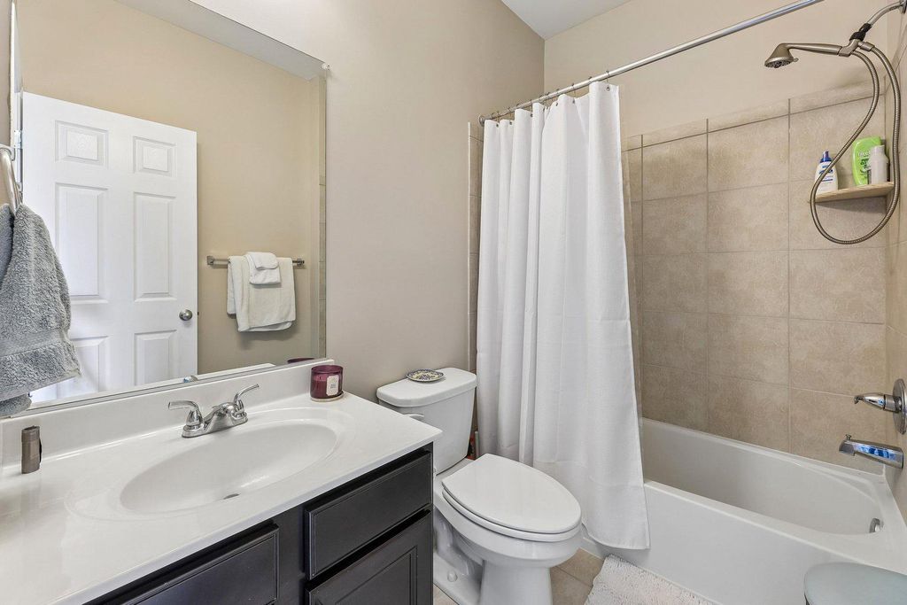 Image 17 of property listing at 9777 LEIGHLAND CT, Waldorf, MD 20603
